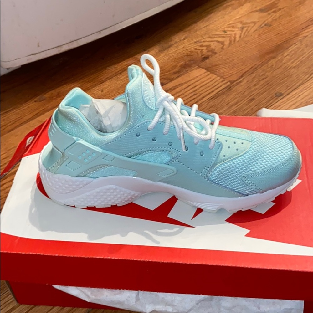 Nike Women’s Air Huarache Run SE
